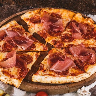 Пицца Пепперони с пармой в Jesstaurant по цене 790 ₽