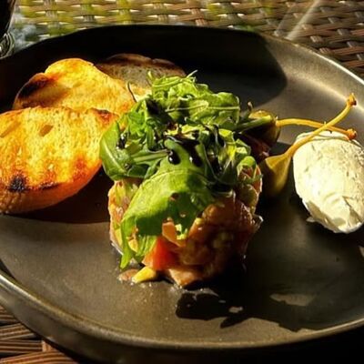 Тартар из лосося и авокадов Терраса по цене 1490 ₽