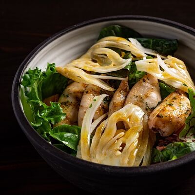 Салат с мини-кальмаром, гамадари в KOJI по цене 1420 ₽