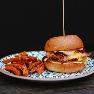 Чизбургер с бататомв Пинки Бандински по цене 40 р.