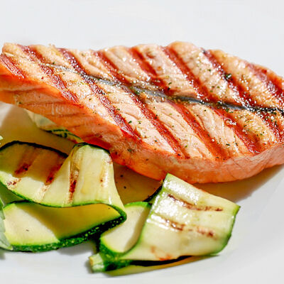 Стейк лосося на гриле в Mama Roma по цене 678 ₽