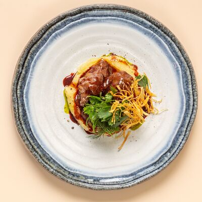 Томленые говяжьи щечки в PastaMore по цене 890 ₽