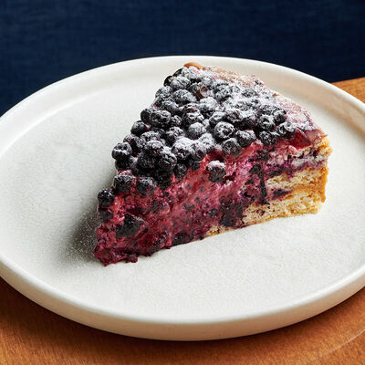 Черничный пирог с кремом из вареной сгущенки в Булгаков по цене 400 ₽