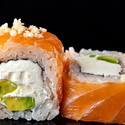Ролл Хрустящий лосось в Джонга по цене 550 ₽