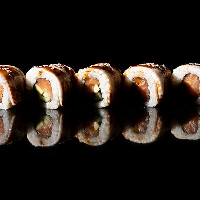 Ролл Канада в МОМО по цене 2970 ₽