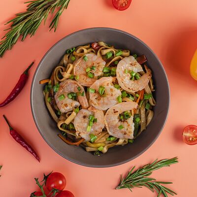 Удон с креветками в соусе терияки в Rooooolls по цене 640 ₽