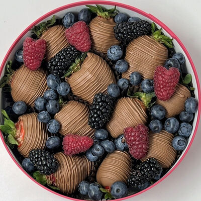 Круглый бокс Classic Mix в Мир клубники в шоколаде по цене 3850 ₽