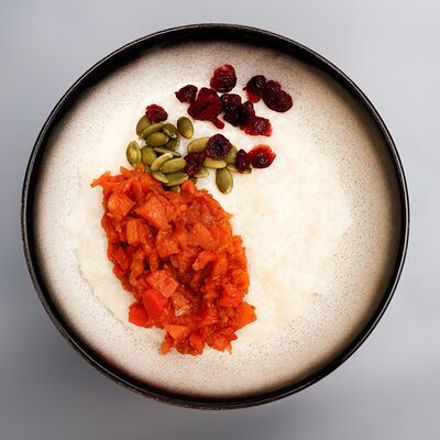 Каша рисовая с клюквой и тыквенными семечками в Bun по цене 360 ₽