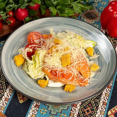 Салат Цезарь с семгой в Кафе Сим-Сим по цене 640 ₽