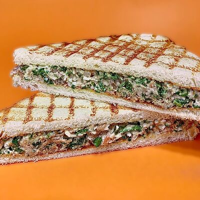 Сэндвич с тунцом в Meow cafe по цене 390 ₽