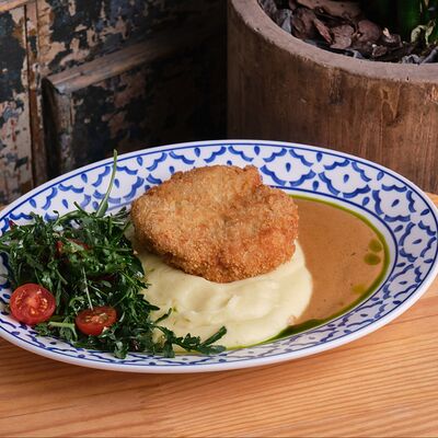 Котлета из индейки с трюфельным пюре в Finch Bistro по цене 830 ₽
