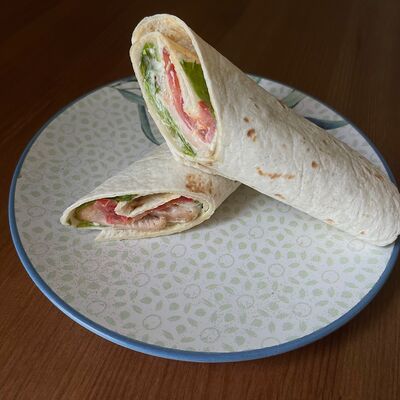 Ролл с курицей в Family Kitchen по цене 360 ₽