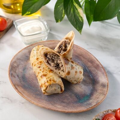 Блины с курицей, грибами и сметаной в Петрушка по цене 264 ₽