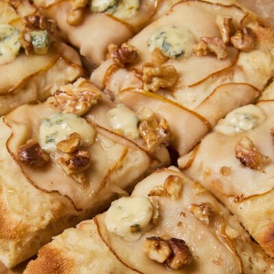 Пиццета Груша-горгонзола в Гостиная по цене 710 ₽