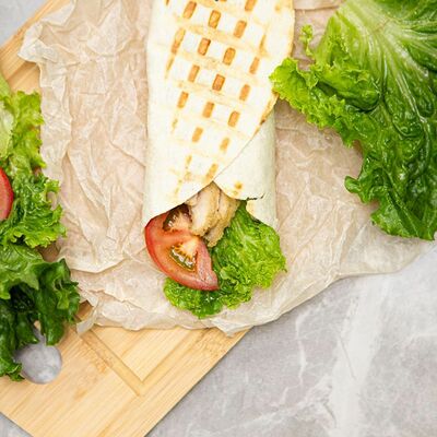 Чикен завертон в Mm burger по цене 285 ₽