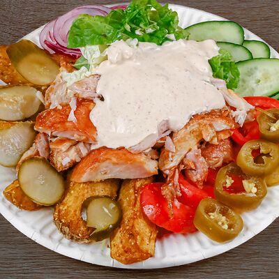 Шаверма на тарелке халяль в Айран по цене 680 ₽