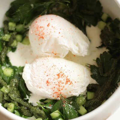 Яйца пашот с греческим йогуртом в Ptitim по цене 400 ₽