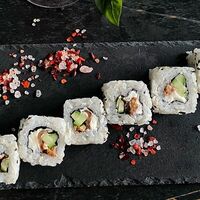 Ролл с угрем и творожным сыром в Panda Sushi