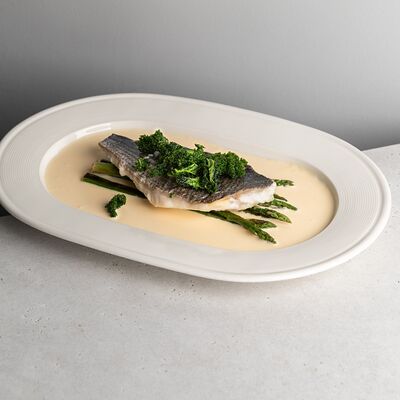 Филе дорадо с соусом берблан, спаржа, кейл в Великие по цене 1500 ₽