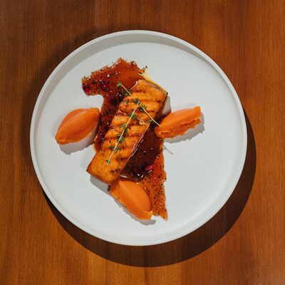 Стейк из форели с пюре из батата в Tre/Quarti по цене 1390 ₽