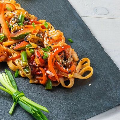 Лапша (wok) c морепродуктами в Марсель по цене 470 ₽