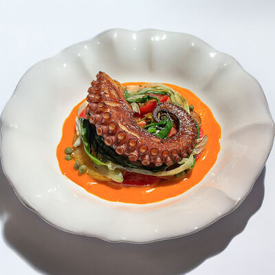 Осьминог на гриле с соусом ромеско в Phantom по цене 2590 ₽