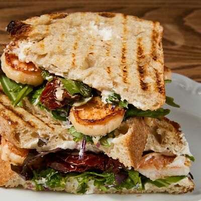 Сэндвич с креветкамив Гостиная по цене 680 ₽