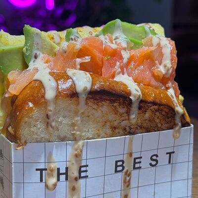 Яичный сэндвич Лососьв Mornis Корейская кухня по цене 1120 ₽