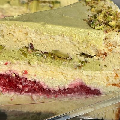 Фисташка-малинав Right Cake по цене 420 ₽