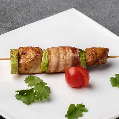 Куриный шашлык с беконом в Лукоморье по цене 281 ₽
