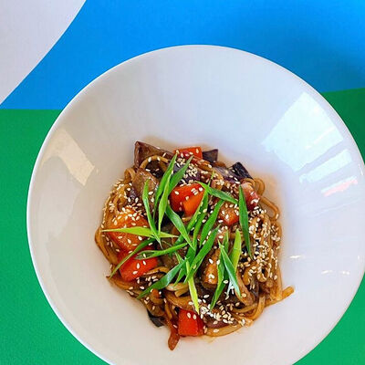 Лапша Wok с говядиной в Тревеллерс кофе по цене 509 ₽