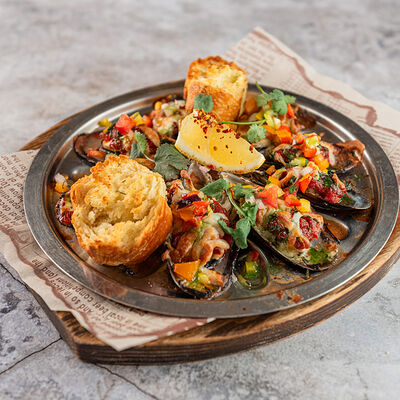 Запеченные мидии в Биродром и Панчетта по цене 740 ₽