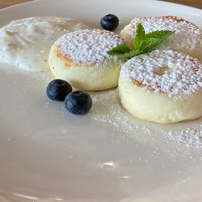 Сырники в Тревеллерс кофе по цене 429 ₽