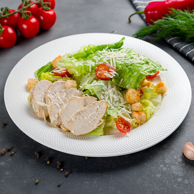 Салат Цезарь с курицей в Всевкусия по цене 900 ₽