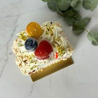 Меренговый рулет с клубникойв ZF Culinary