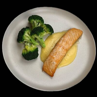 Стейк лосося с брокколи в Месса Ересь по цене 1590 ₽