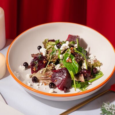 Салат из печеной свеклы в Гамарджоба по цене 470 ₽