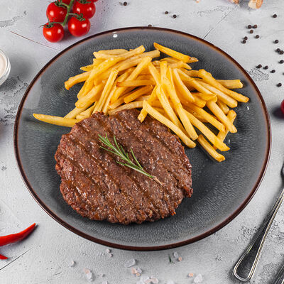 Плескавица с картофелем фри в Balkan Place по цене 548 ₽