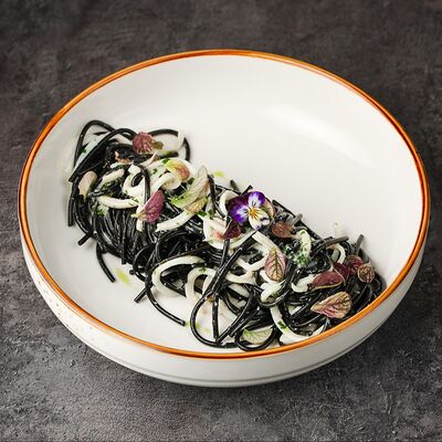 Спагетти неро с кальмаромв Эндорфин по цене 690 ₽