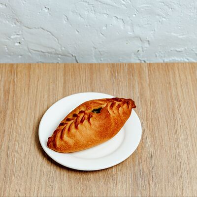 Пирожок с зеленым луком и яйцом в Тутла столовая по цене 99 ₽