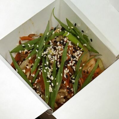 Удон с лососем в Суши Мань по цене 470 ₽