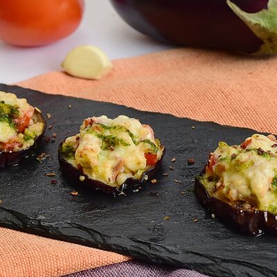 Баклажаны, запеченные с овощным жюльеном в Самое популярное кафе по цене 210