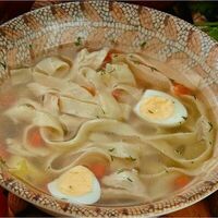 Суп с домашней лапшой и цыпленком в Дэда