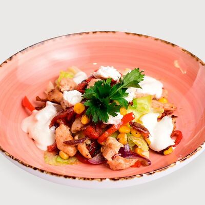 Фахита-салат с куриной грудкой в Самое популярное кафе по цене 240