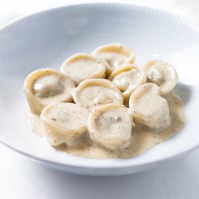 Пельмени из мраморной говядины в трюфельным соусомв Рыба Мечты по цене 1100 ₽