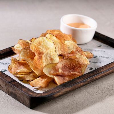 Картофельные чипсы, мясная пудра, соус в MIDSUMMER по цене 550 ₽