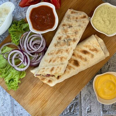 Шаурма маленькая с курицей в МангалРум по цене 400 ₽