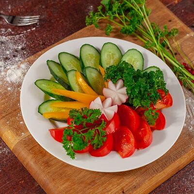 Овощная нарезка в Кристалл палас по цене 300