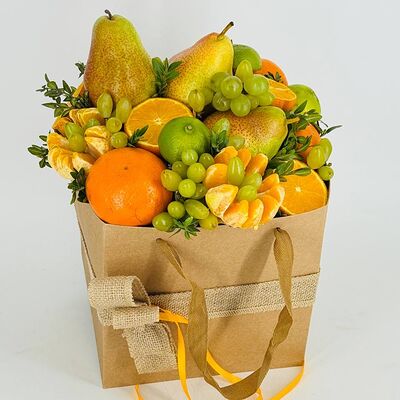 Подарочная коробка со свежими фруктамив Дарите красиво по цене 5299 ₽