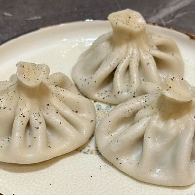 Хинкали с говядинойв Аджика по цене 120 ₽